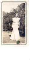 Bonnie-SeniorPromDress-Oct1937-16yrsold.jpg (223805 bytes)